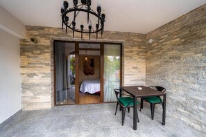 تناول الطعام بالخارج