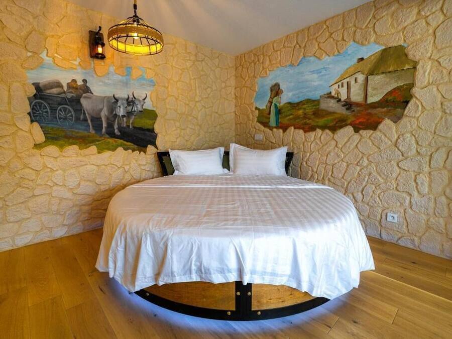 In-room safe, free WiFi