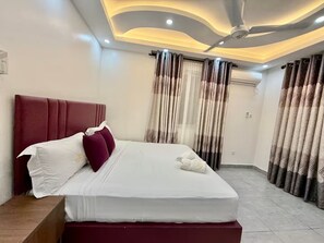 2 bedrooms, WiFi, bed sheets, wheelchair access