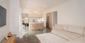 Smart TV - Brand new stunning coastal escape 5 minutes from gnarabup beach (Gnarabup)