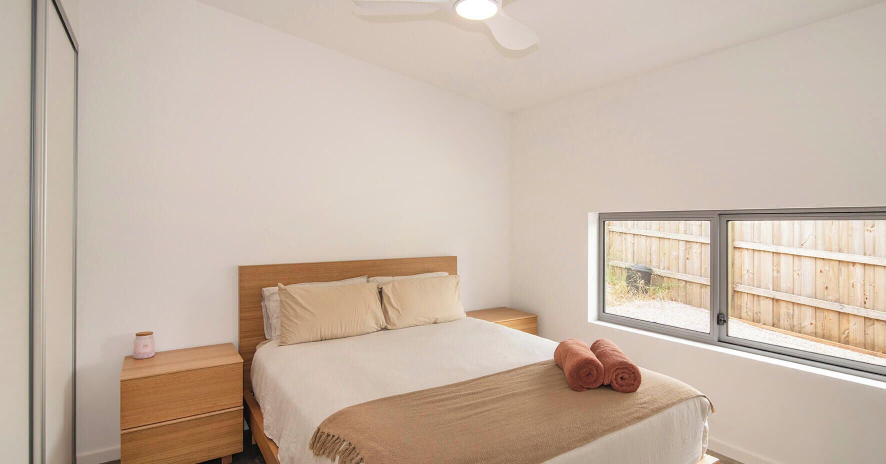 Iron/ironing board, Internet, bed sheets