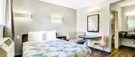 Tabla de planchar con plancha, wifi, ropa de cama