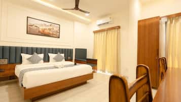 Escritorio y espacio para trabajar con laptop