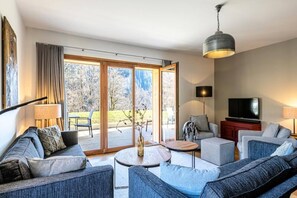 Smart TV - Apartment near Lake Geneva with Jacuzzi (ABONDANCE)