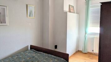 4 slaapkamers, reisbedje