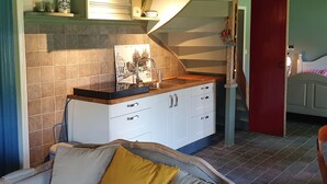 Unclassified image, 2 of 11, button - Charming holiday cottage with a private garden. (Irnsum)