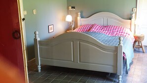 Unclassified image, 3 of 11, button - Charming holiday cottage with a private garden. (Irnsum)