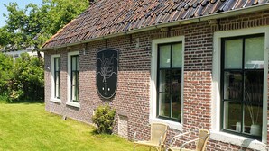 Unclassified image, 5 of 11, button - Charming holiday cottage with a private garden. (Irnsum)