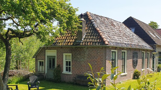 Unclassified image, 1 of 11, button - Charming holiday cottage with a private garden. (Irnsum)