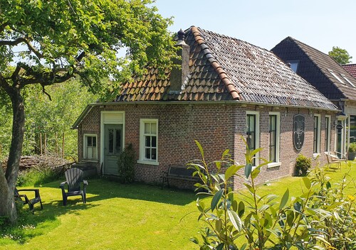 Charming holiday cottage with a private garden.