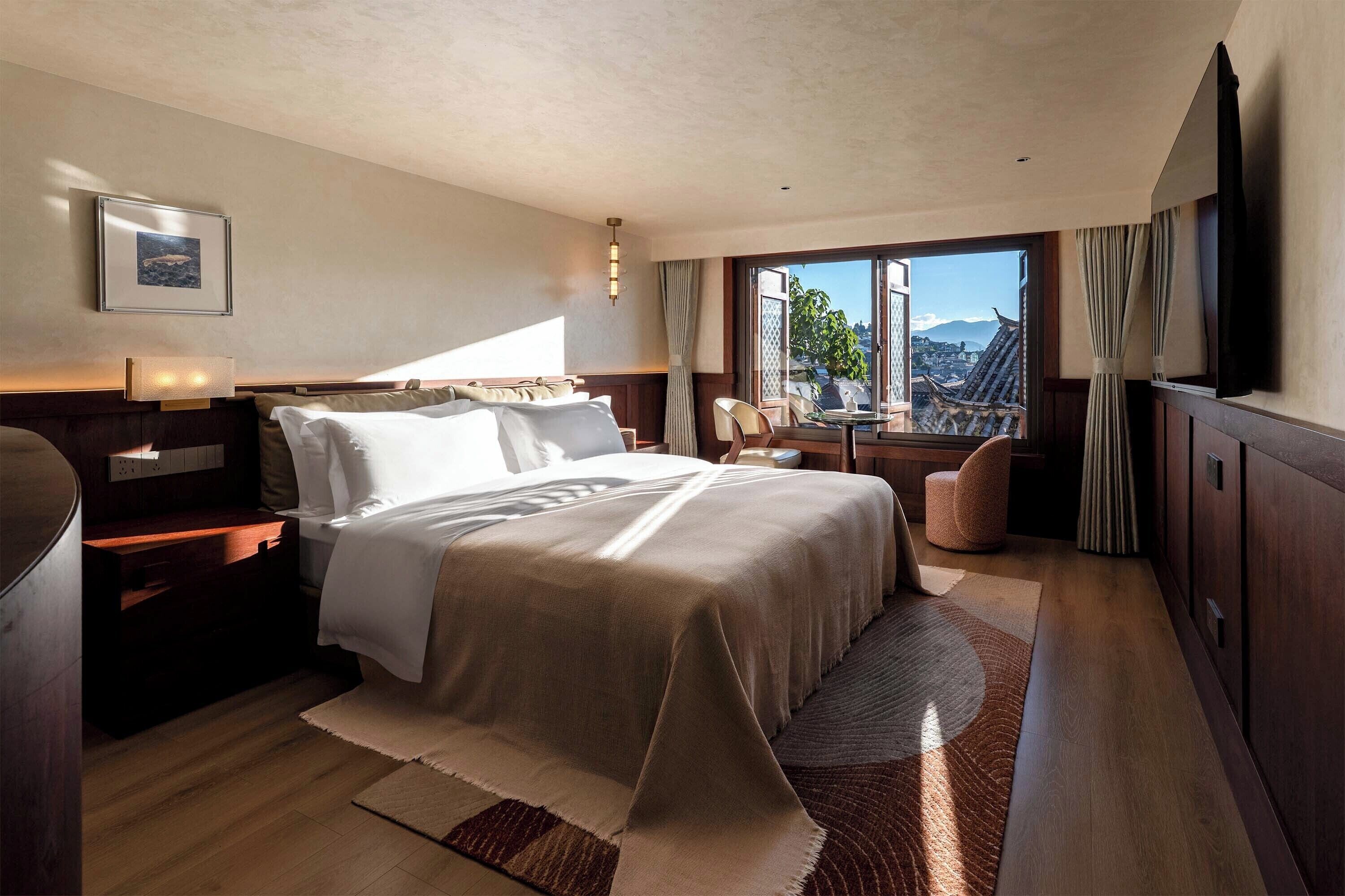 ห้องแฟมิลี่สวีท, วิวสวน | มินิบาร์ฟรี, ตู้นิรภัยในห้องพัก, โต๊ะทำงาน, ผ้าม่านกันแสง