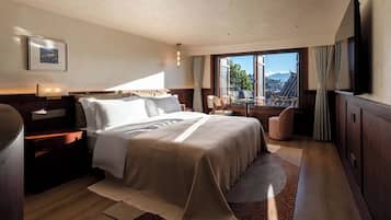 Free minibar, in-room safe, desk, blackout curtains