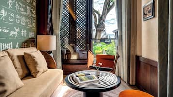 Romantic Double Room, Garden View | Minibar (free items), in-room safe, desk, blackout drapes