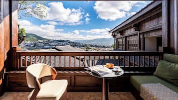 Phòng đôi Cao cấp, quang cảnh vườn | Minibar với thức uống miễn phí, két bảo mật tại phòng, bàn