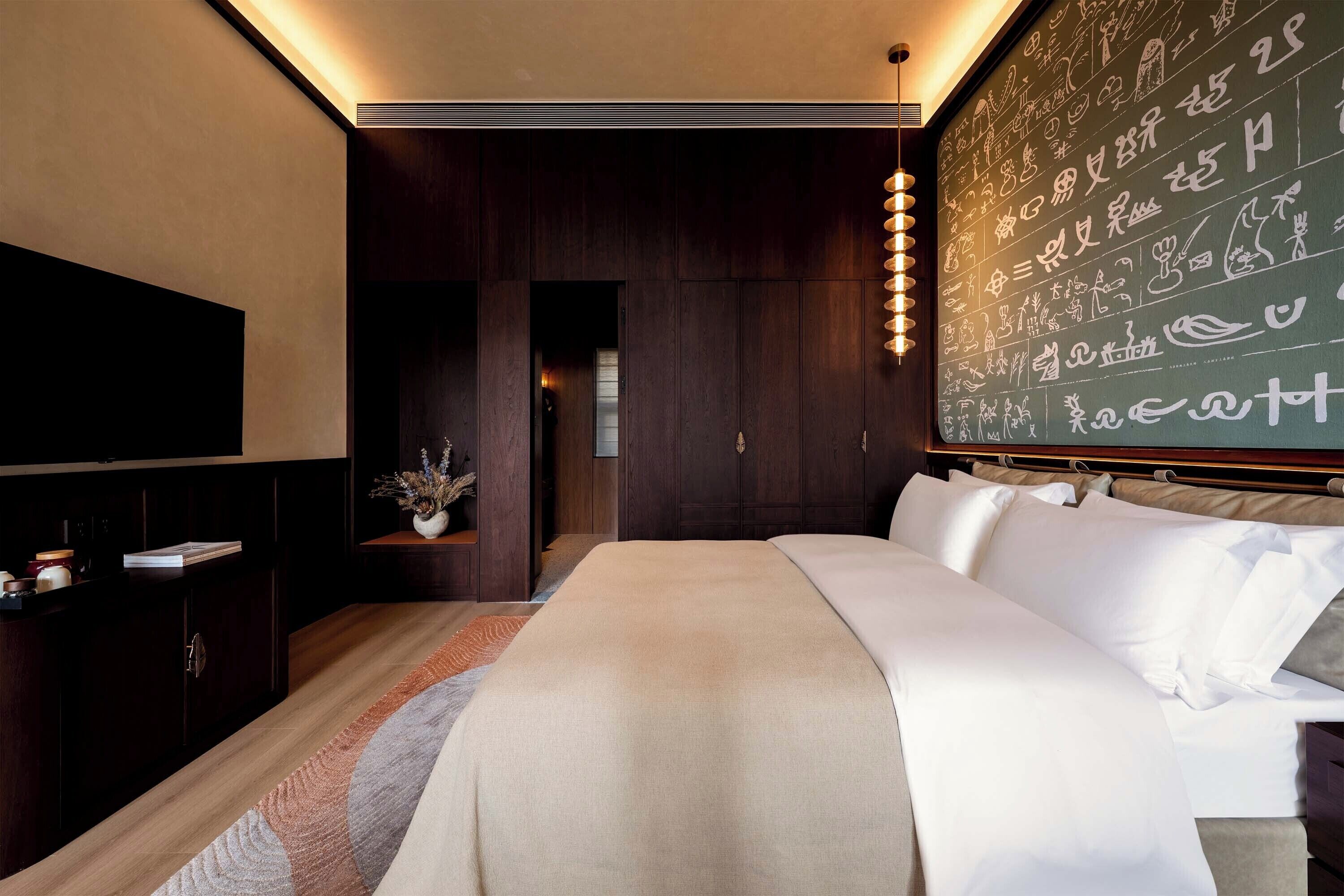 Romantisk dobbeltrom, hageutsikt | Minibar (inkludert), safe på rommet, skrivebord og blendingsgardiner