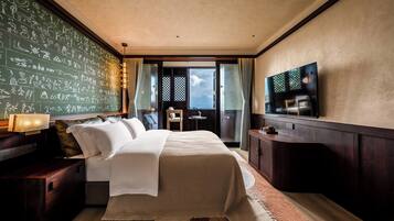 Phòng đôi Senior, quang cảnh vườn | Minibar với thức uống miễn phí, két bảo mật tại phòng, bàn