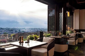 Restaurant - The Kings View Luxury Hotel at Lion Hill (Lijiang)