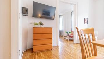 Basic Apartment | Living area