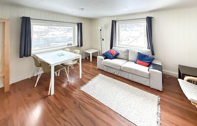 Cozy home in Stongfjorden with house sea view