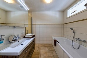 Douche, sèche-cheveux