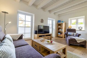 Smart TV, fireplace, books, stereo - Holiday apartment with 2 bedrooms (Wittdün)