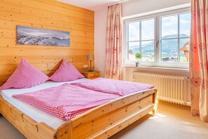 1 bedroom, iron/ironing board, free WiFi, bed sheets - Holiday apartment with 2 bedrooms (Reit im Winkl)