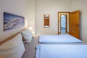 2 chambres, fer et planche à repasser, Wi-Fi gratuit, draps fournis