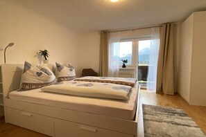 2 bedrooms, iron/ironing board, free WiFi, bed sheets - Lucy's Panorama Apartment (Kössen)
