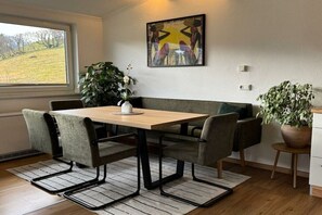 Dining - Lucy's Panorama Apartment (Kössen)