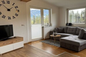 Smart TV, fireplace, books - Lucy's Panorama Apartment (Kössen)