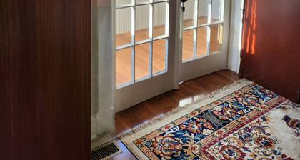 Enjoyable 1-bedroom apartment with AC in vibrant Baltimore