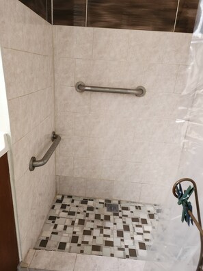 Towels, soap, toilet paper - Enjoyable 1-bedroom apartment with AC in vibrant Baltimore (Baltimore)