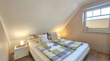 Schreibtisch, Bügeleisen/Bügelbrett, WLAN