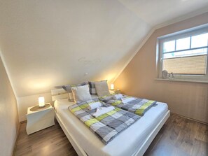 Escriptori, planxa i posts de planxar i wifi 