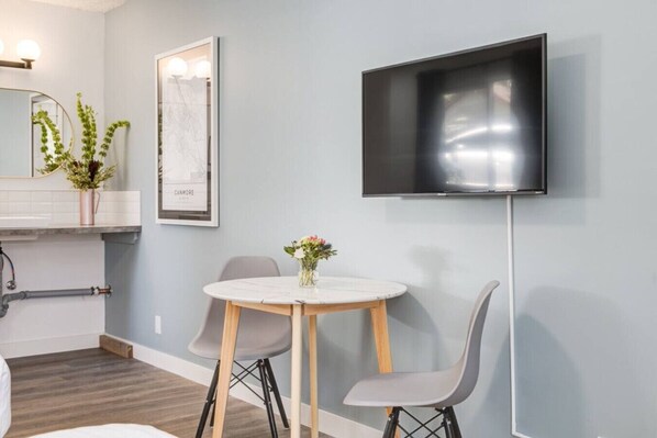 Dining - Gateway Suites: Lovely views near Banff (Harvie Heights)