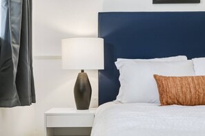 Een strijkplank/strijkijzer, gratis wifi, beddengoed