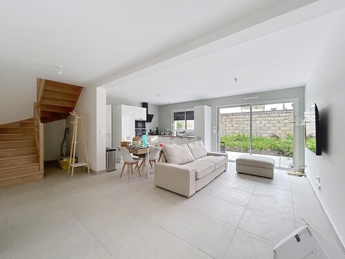 Maison neuve, calme et lumineuse – 4 chambres – Proche centre d’Orléans