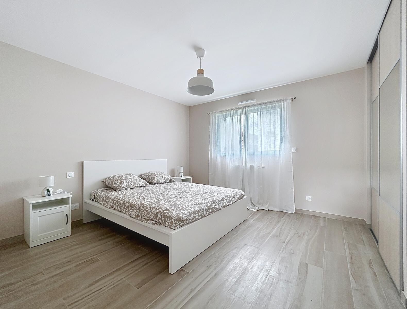 Fer et planche à repasser, Wi-Fi, draps fournis