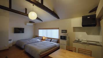 Habitación cuádruple familiar | Escritorio, cortinas blackout, insonorización y wifi gratis