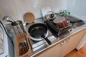 Family Triple Room | Private kitchen | Fridge, microwave, cookware/dishes/utensils - Coto (Miyazu)