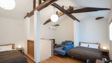 Family Triple Room | Desk, blackout drapes, soundproofing, free WiFi
