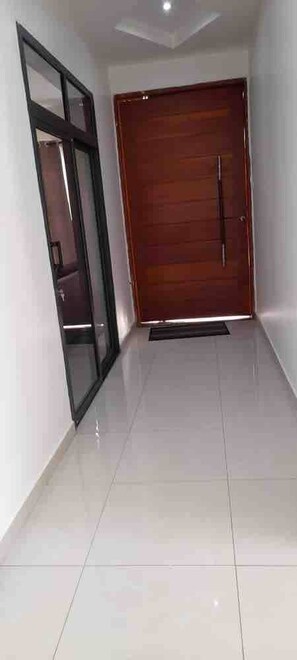 Talo, 4 makuuhuonetta, esteetön, tupakointi sallittu | Sisätilat