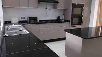 House, 4 Bedrooms, Accessible, Smoking | Interior
