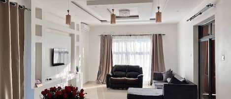 House, 4 Bedrooms, Accessible, Smoking | Living room