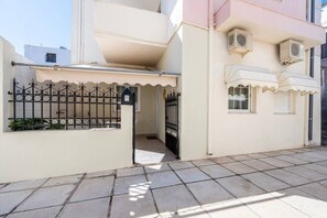 Exterior detail - The Dockside Stay - Steps away from the Beach (Kos)