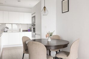 Dining - New! Inviting 1BR Flat near St. Pancras (Greater London)