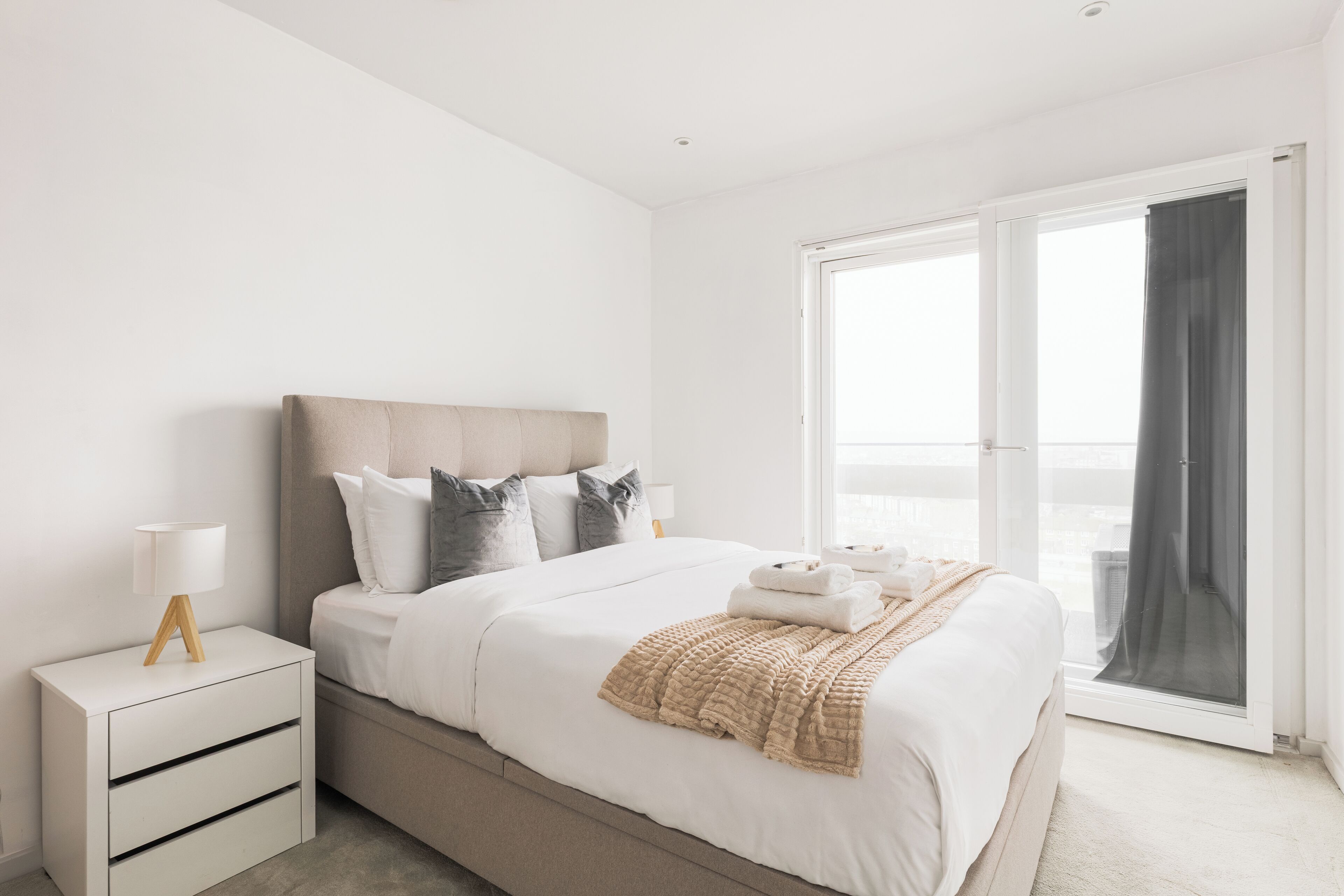 1 chambre, fer et planche à repasser, draps fournis