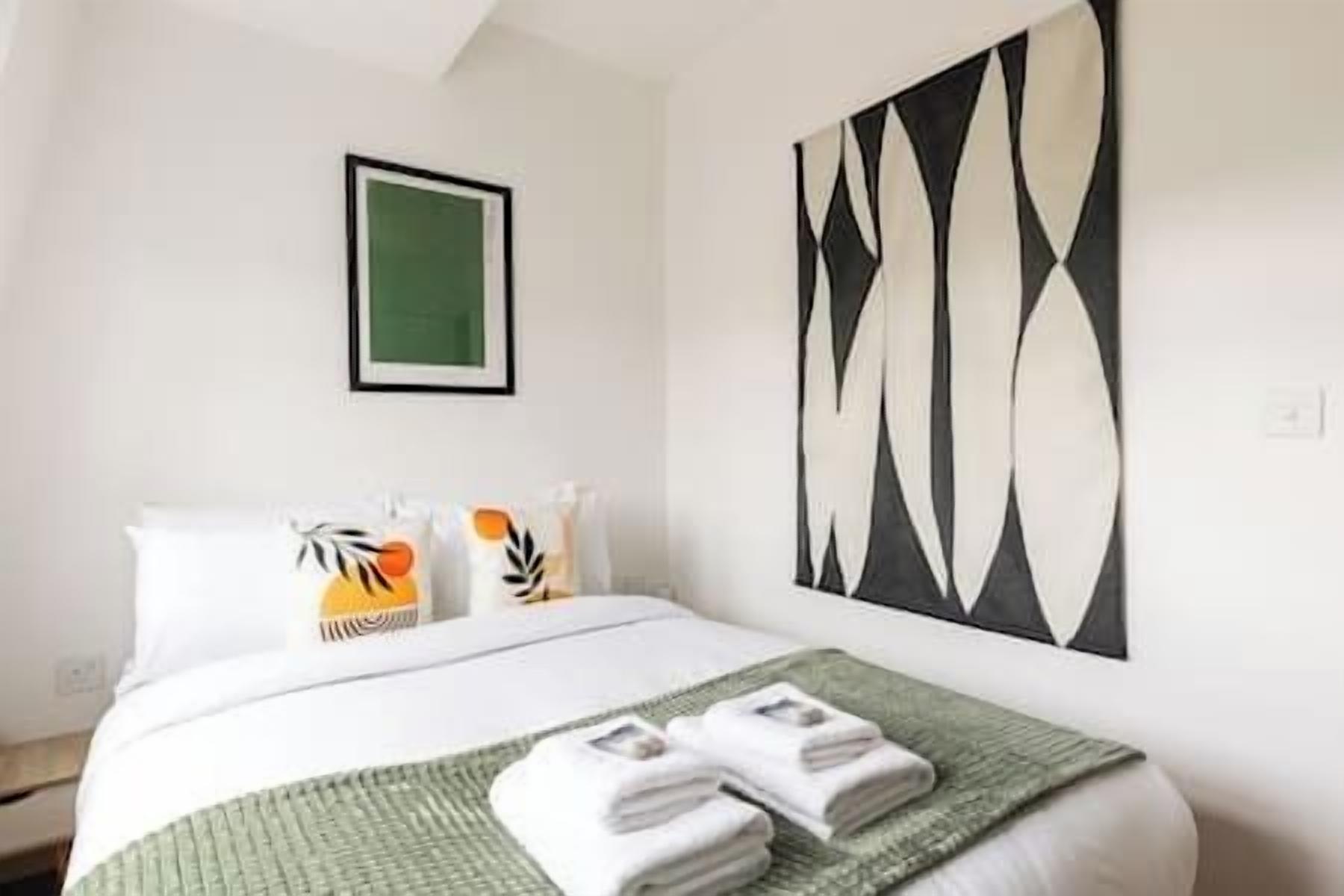 2 bedrooms, iron/ironing board, WiFi, bed sheets