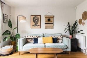 TV - New! Cosy 2BR Home w/Garden&Balcony in Greenwich (Greater London)