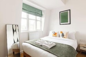 2 bedrooms, iron/ironing board, WiFi, bed sheets - New! Cosy 2BR Home w/Garden&Balcony in Greenwich (Greater London)